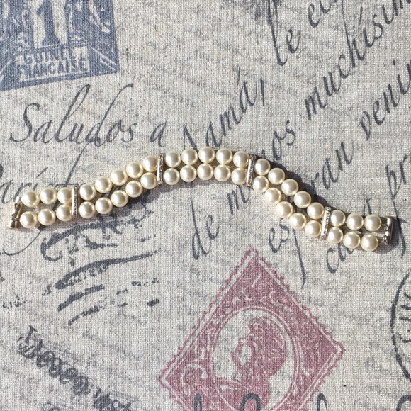 Three String Pearl Necklace/ Bracelet Set - Picture 4 of 5